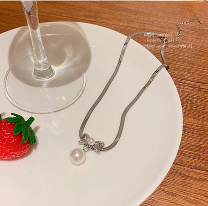 Elegant Korean Know Shape Pearl Pendent